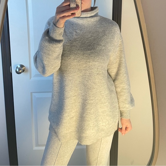 Gentle fawn sweater - Picture 2 of 3